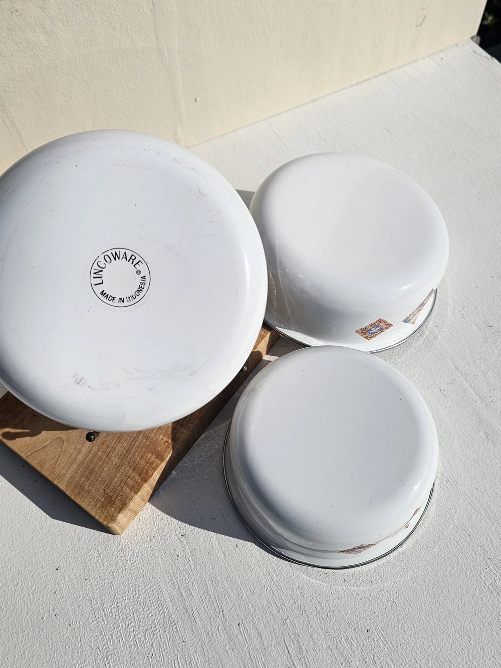 White Enamel Nesting Bowls with Decorative Tile Motif - Set of 3